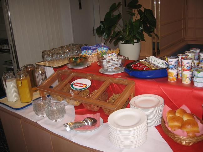 Illuster Hotel breakfast